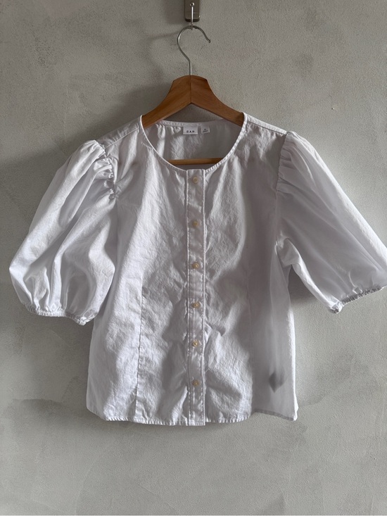 GAP Tops - GAP - Women’s White Button-Up Blouse with Puff Sleeves